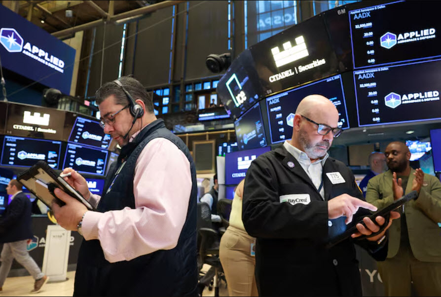 S&P 500, Nasdaq Dip As Broadcom Revenue Miss Dents Chip Stocks