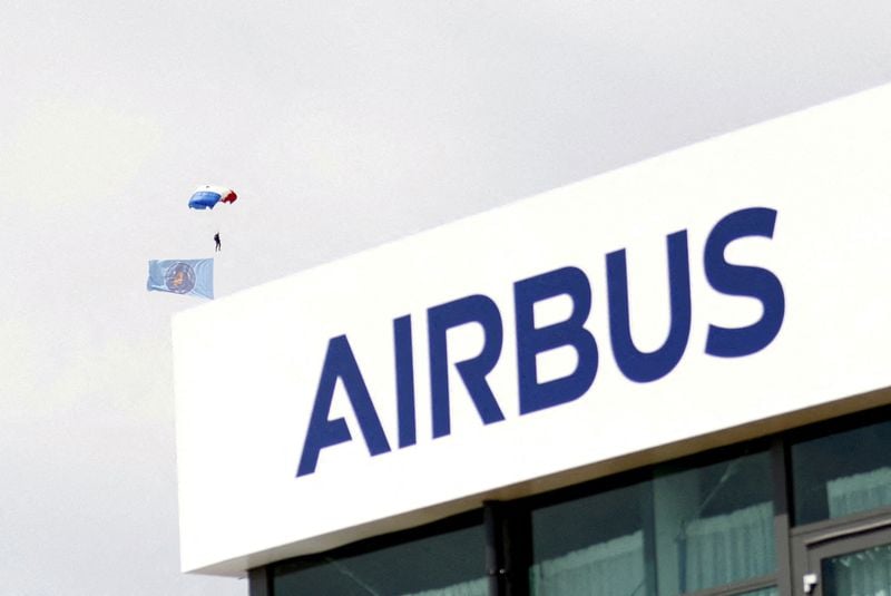 Airbus notifies A320neo series customers of delays on jets due in 2027 and 2028, Bloomberg News reports