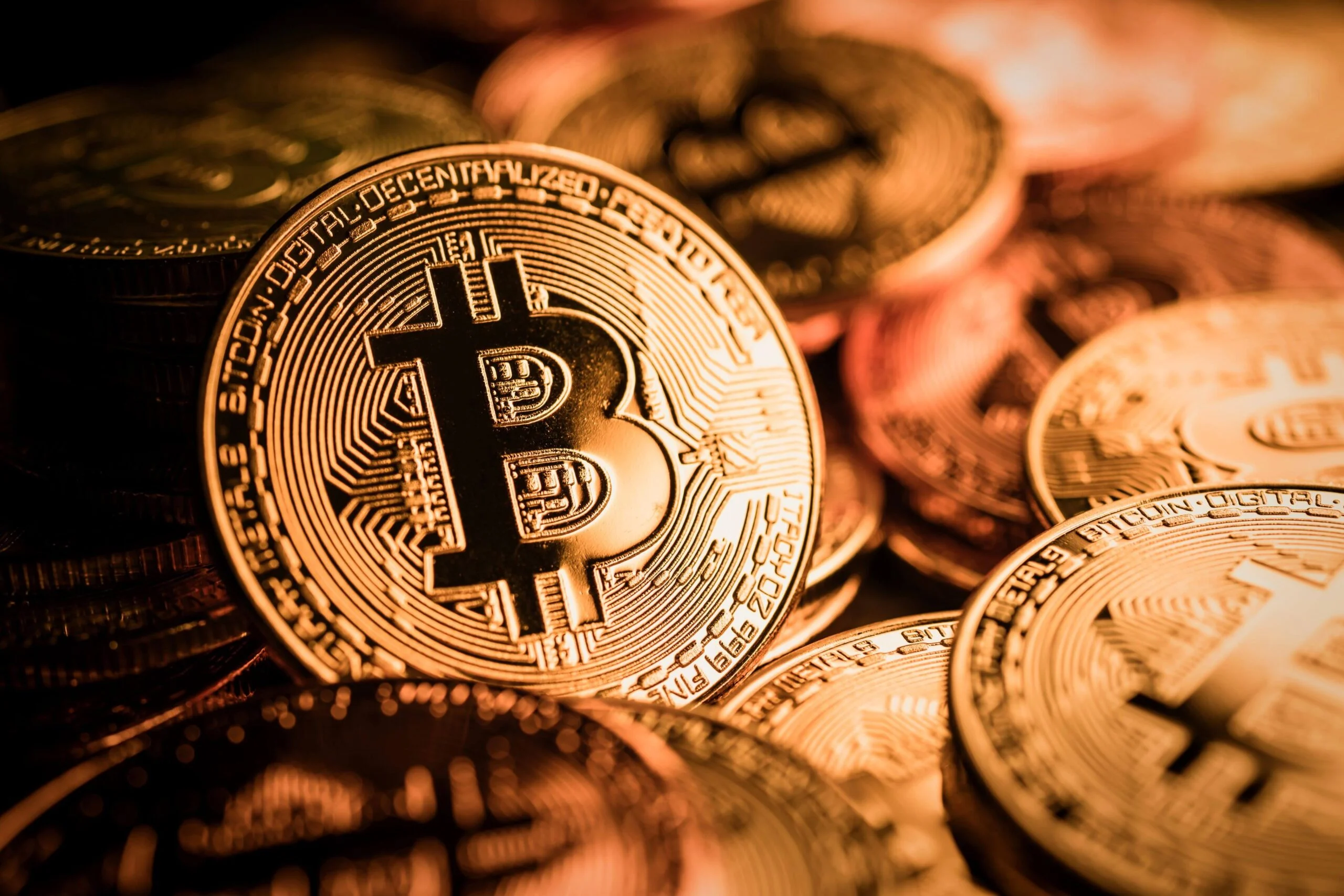 Bitcoin Leads Risk-Off Move as Macro Pressure Grows - Blockonomi